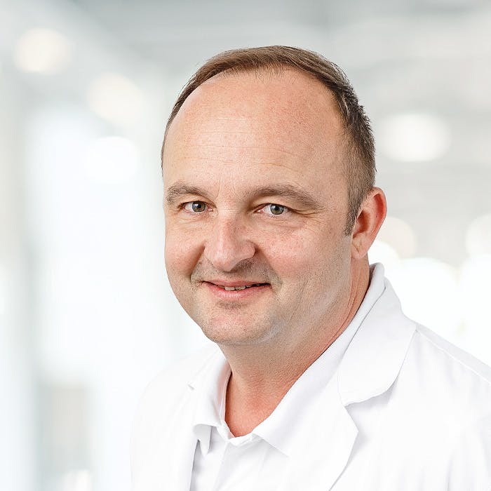 Portrait photo of Dr Carsten Doell