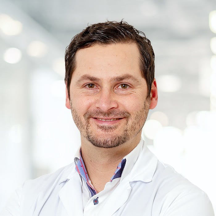 Portrait photo of Dr Liviu Neagoe